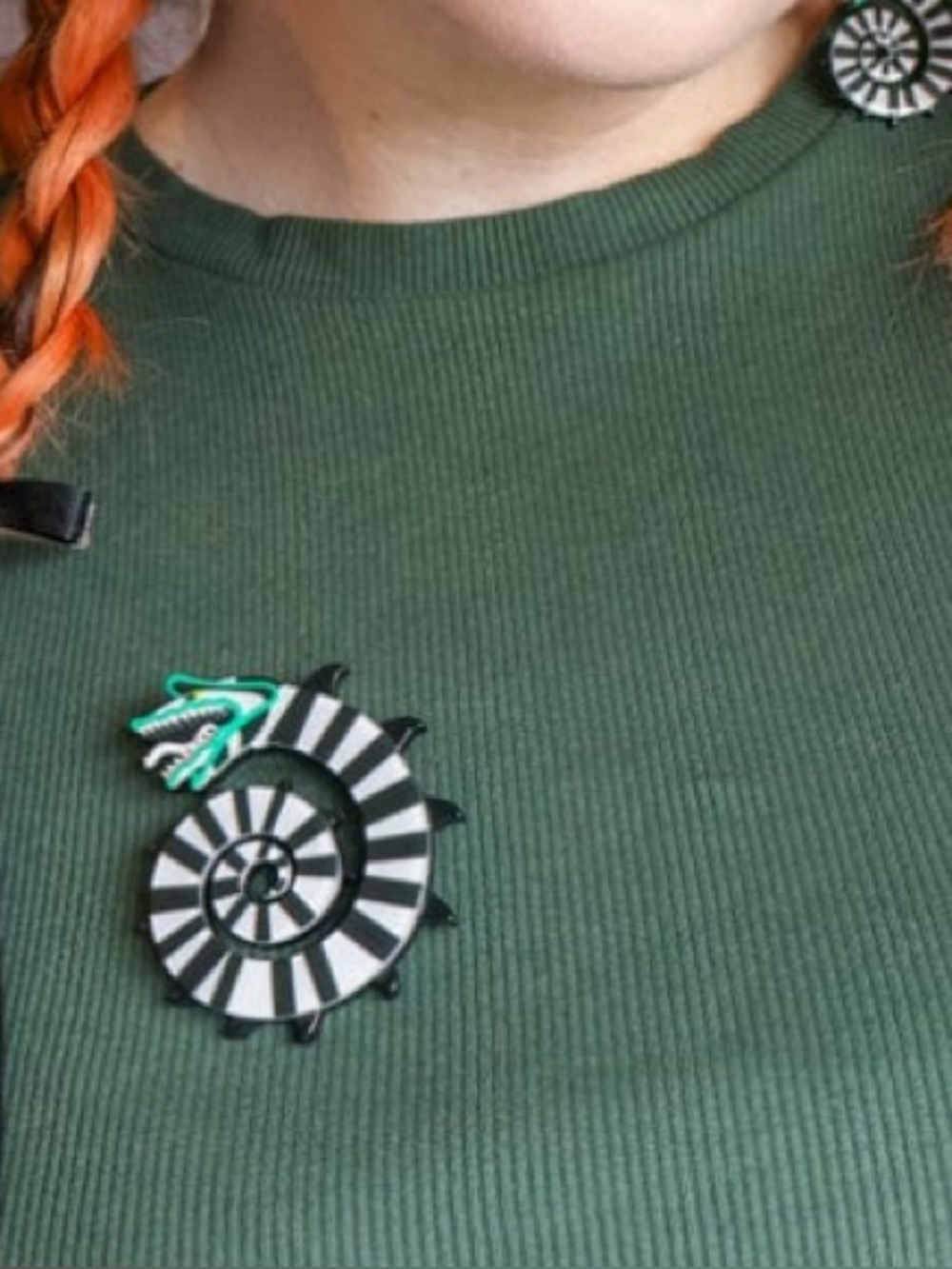 Erstwilder Sandworm Brooch animal pin NWOT - Picture 3 of 8
